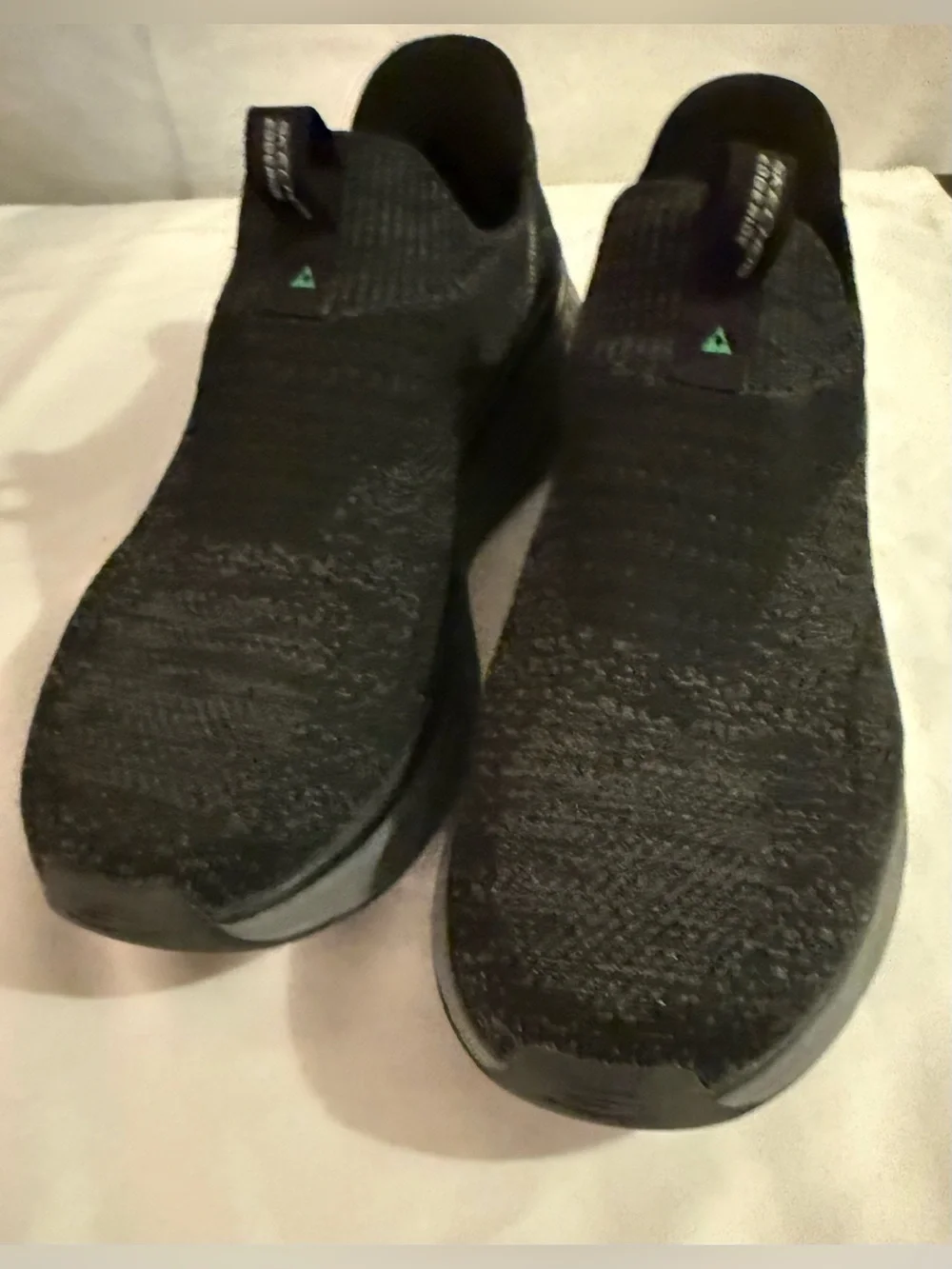 Skechers Men's Edgeride Commissioner sneakers. Sz. 8 black/ charcoal grey.